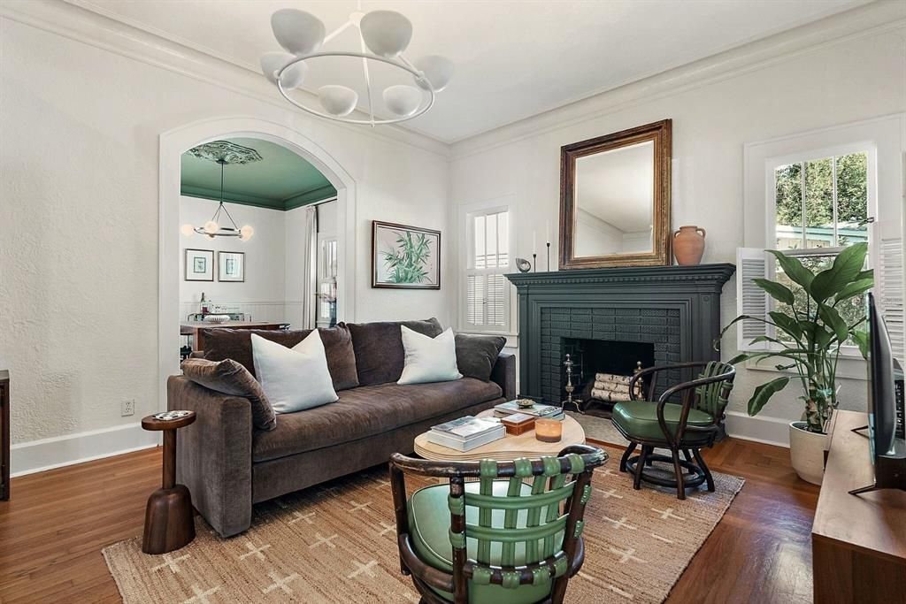 Под контрактом: $750,000 (3 спален, 2 ванн, 1648 Квадратных фут)