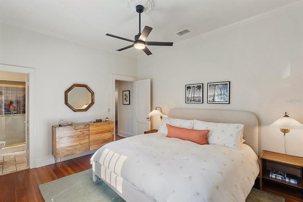 Под контрактом: $750,000 (3 спален, 2 ванн, 1648 Квадратных фут)