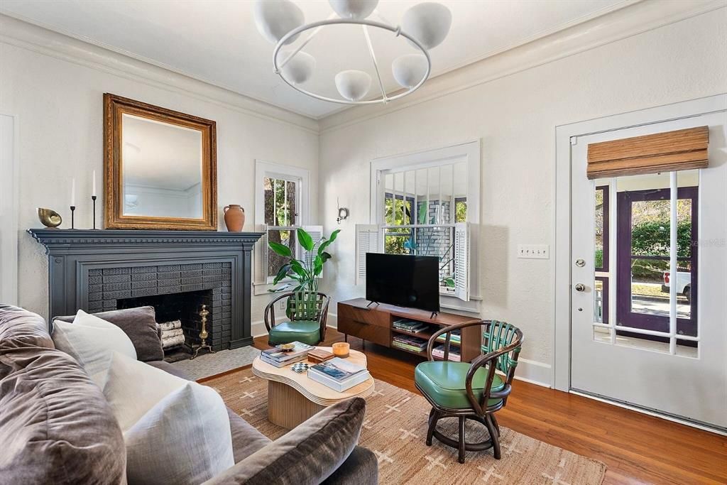 Под контрактом: $750,000 (3 спален, 2 ванн, 1648 Квадратных фут)