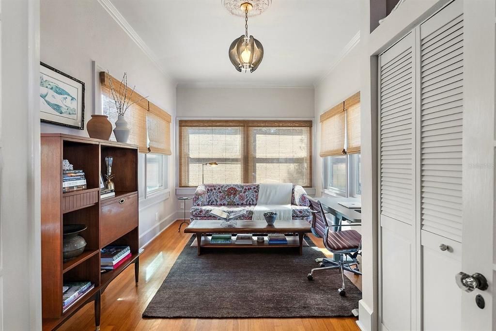 Под контрактом: $750,000 (3 спален, 2 ванн, 1648 Квадратных фут)