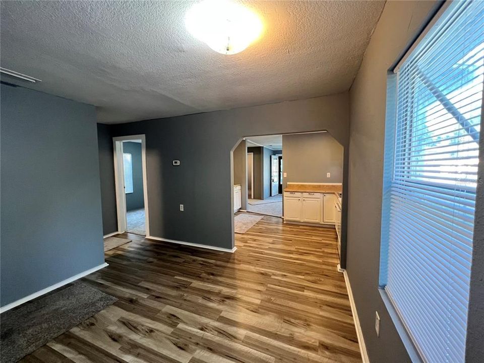 For Rent: $1,195 (2 beds, 1 baths, 918 Square Feet)