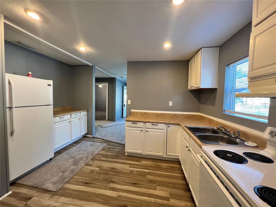 For Rent: $1,195 (2 beds, 1 baths, 918 Square Feet)