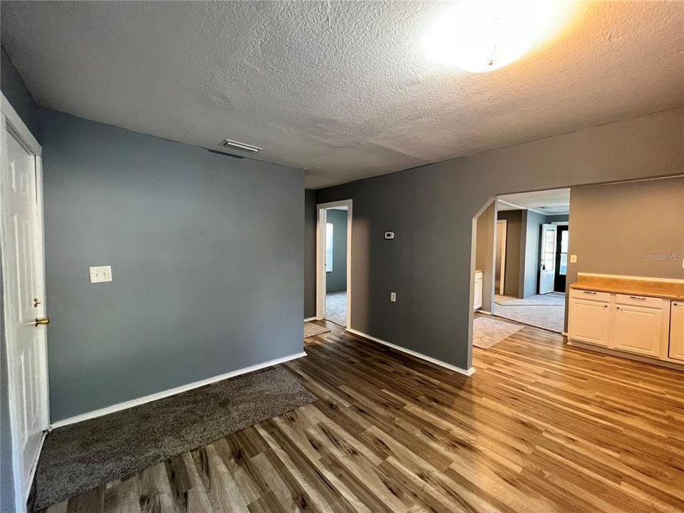 For Rent: $1,195 (2 beds, 1 baths, 918 Square Feet)