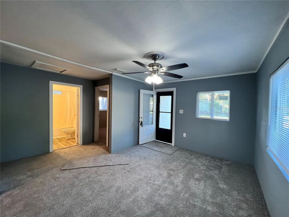 For Rent: $1,195 (2 beds, 1 baths, 918 Square Feet)