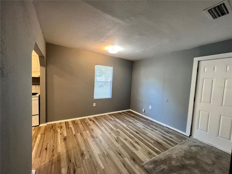 For Rent: $1,195 (2 beds, 1 baths, 918 Square Feet)
