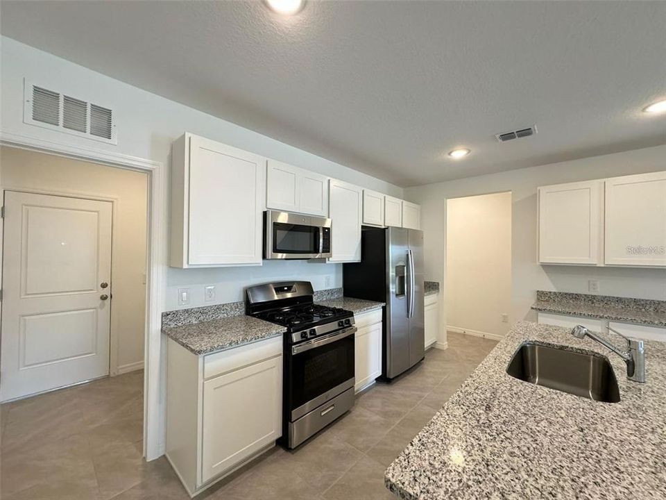 出租: $2,500 (3 贝兹, 2 浴室, 1536 平方英尺)