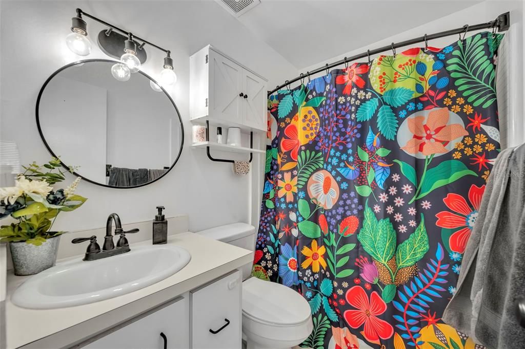 Active With Contract: $259,000 (3 beds, 1 baths, 1050 Square Feet)