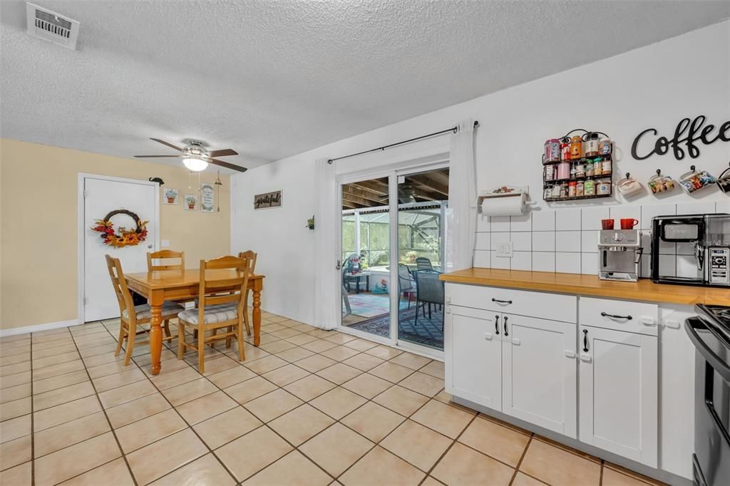 Active With Contract: $259,000 (3 beds, 1 baths, 1050 Square Feet)