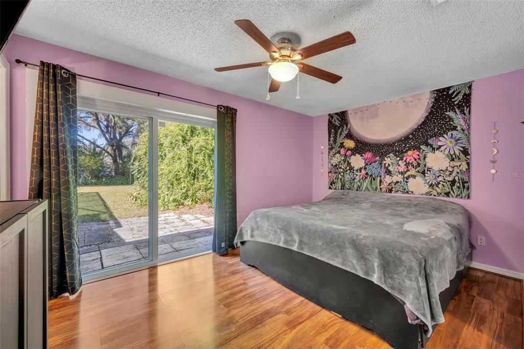 Active With Contract: $259,000 (3 beds, 1 baths, 1050 Square Feet)