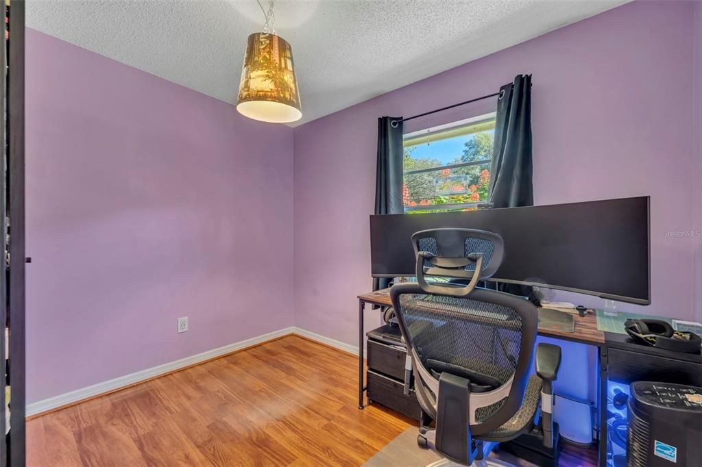 Active With Contract: $259,000 (3 beds, 1 baths, 1050 Square Feet)