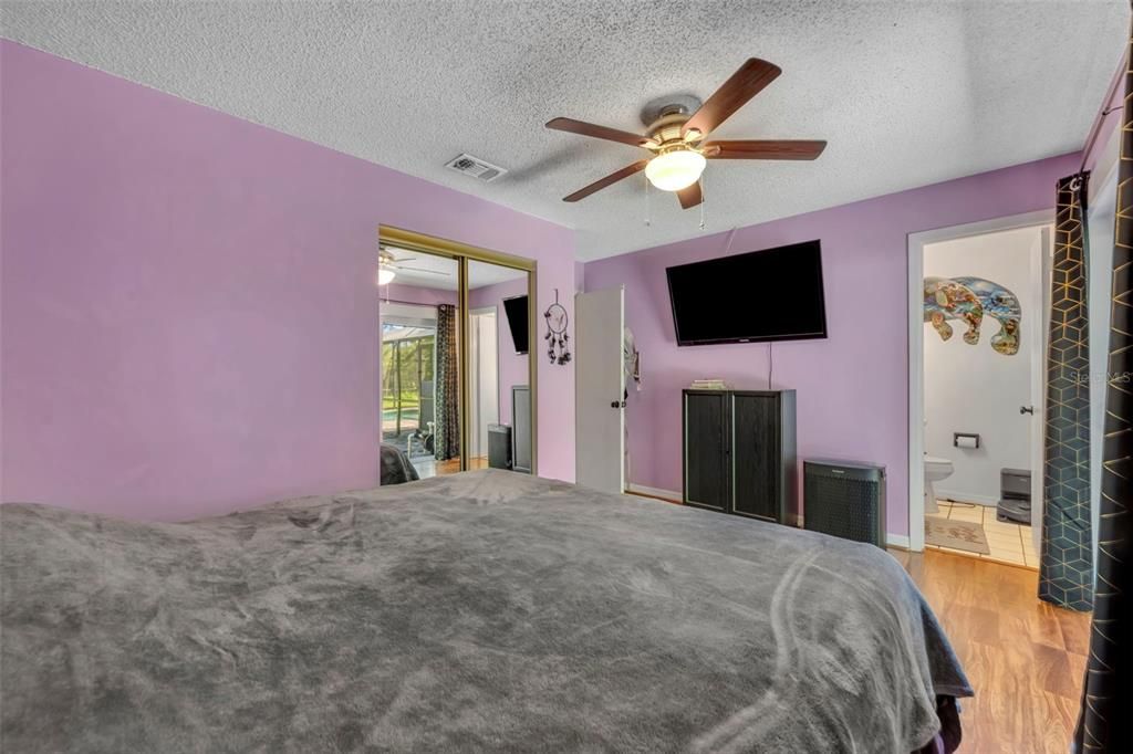 Active With Contract: $259,000 (3 beds, 1 baths, 1050 Square Feet)