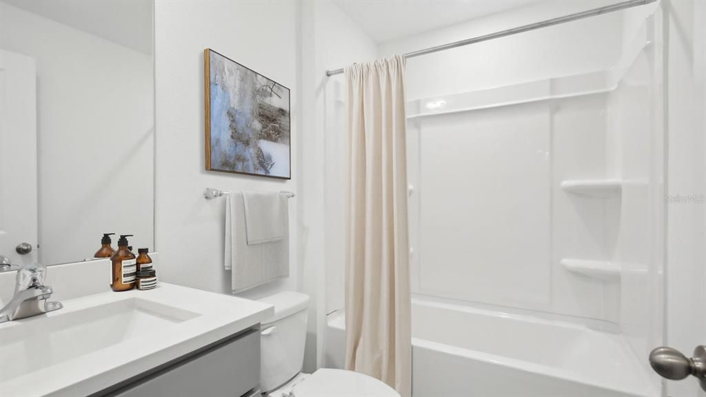 Active With Contract: $327,490 (3 beds, 2 baths, 1328 Square Feet)