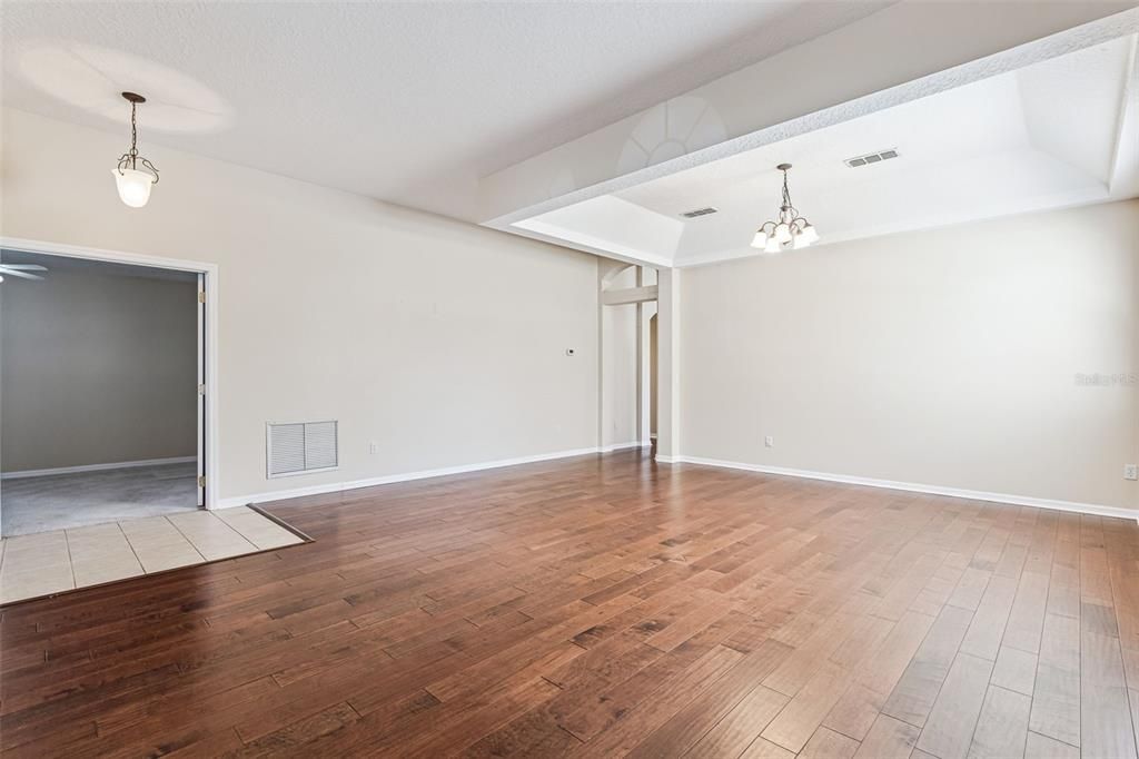 待售: $565,000 (4 贝兹, 2 浴室, 2587 平方英尺)