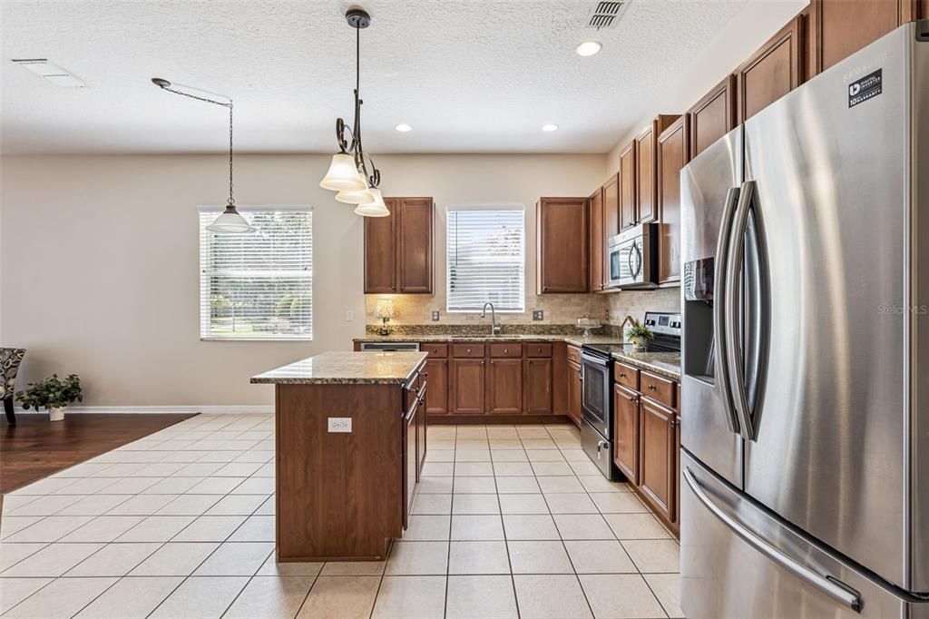 待售: $565,000 (4 贝兹, 2 浴室, 2587 平方英尺)