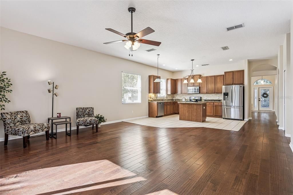 待售: $565,000 (4 贝兹, 2 浴室, 2587 平方英尺)