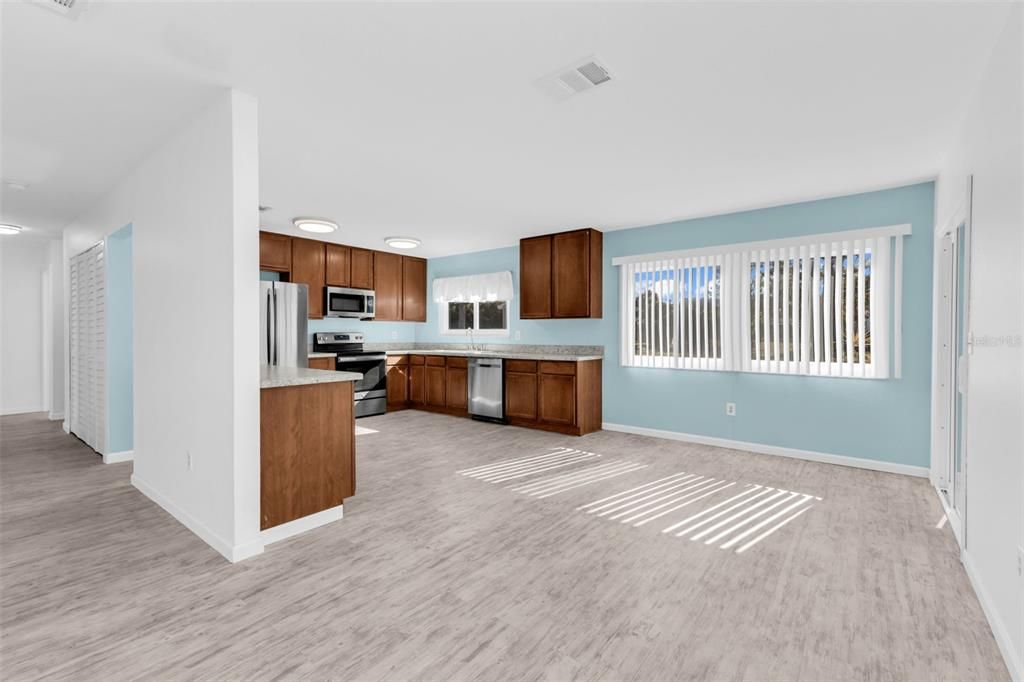 待售: $229,900 (3 贝兹, 2 浴室, 1176 平方英尺)