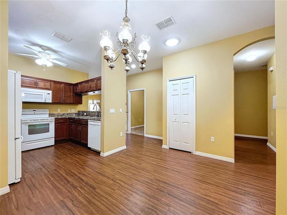 For Sale: $263,000 (2 beds, 2 baths, 1243 Square Feet)