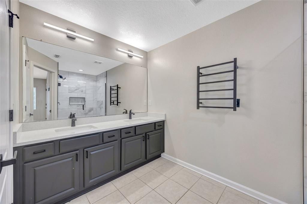 合同活跃: $2,300 (3 贝兹, 2 浴室, 1644 平方英尺)