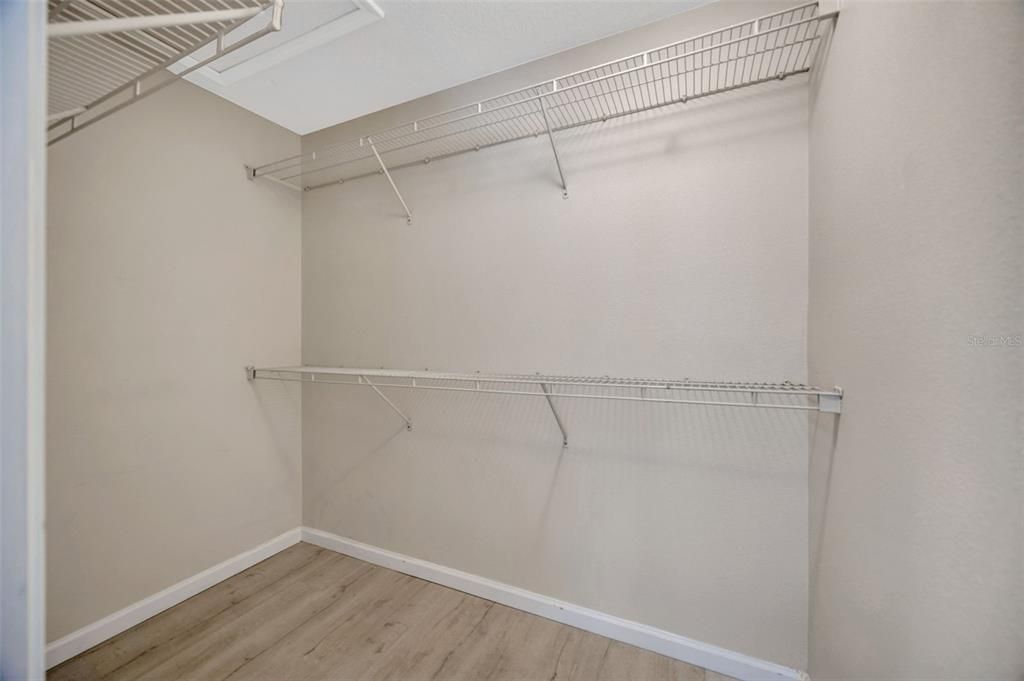 合同活跃: $2,300 (3 贝兹, 2 浴室, 1644 平方英尺)