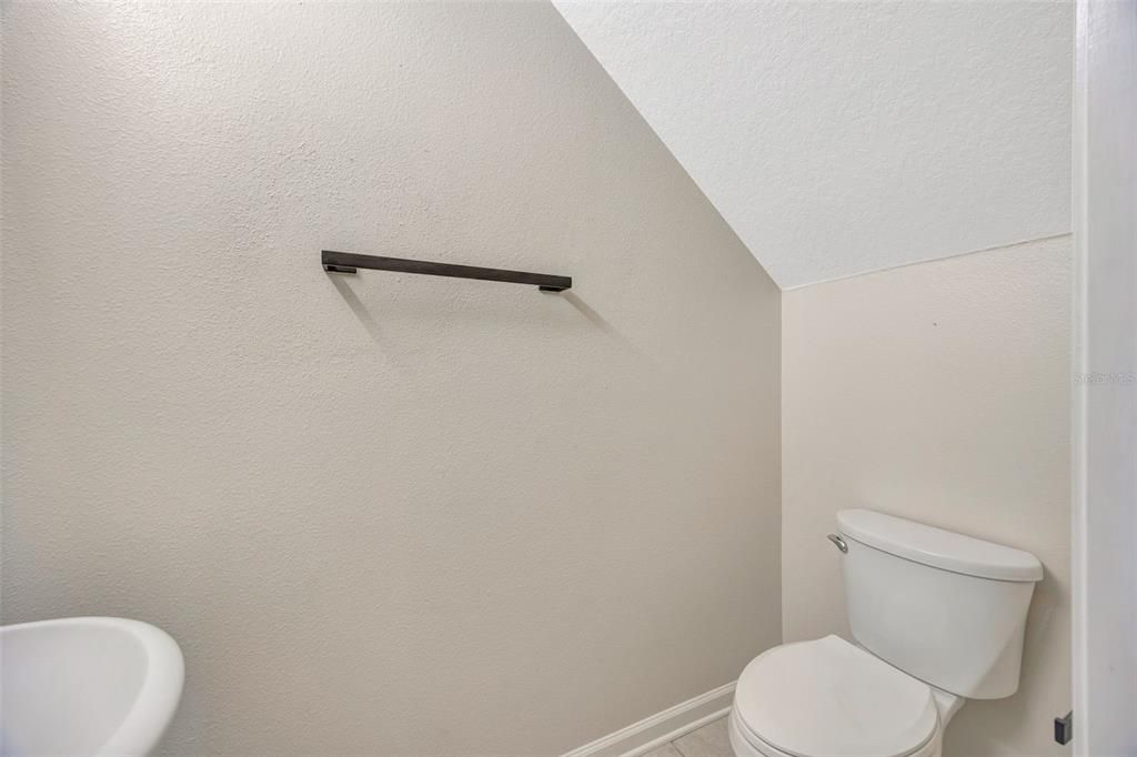 合同活跃: $2,300 (3 贝兹, 2 浴室, 1644 平方英尺)