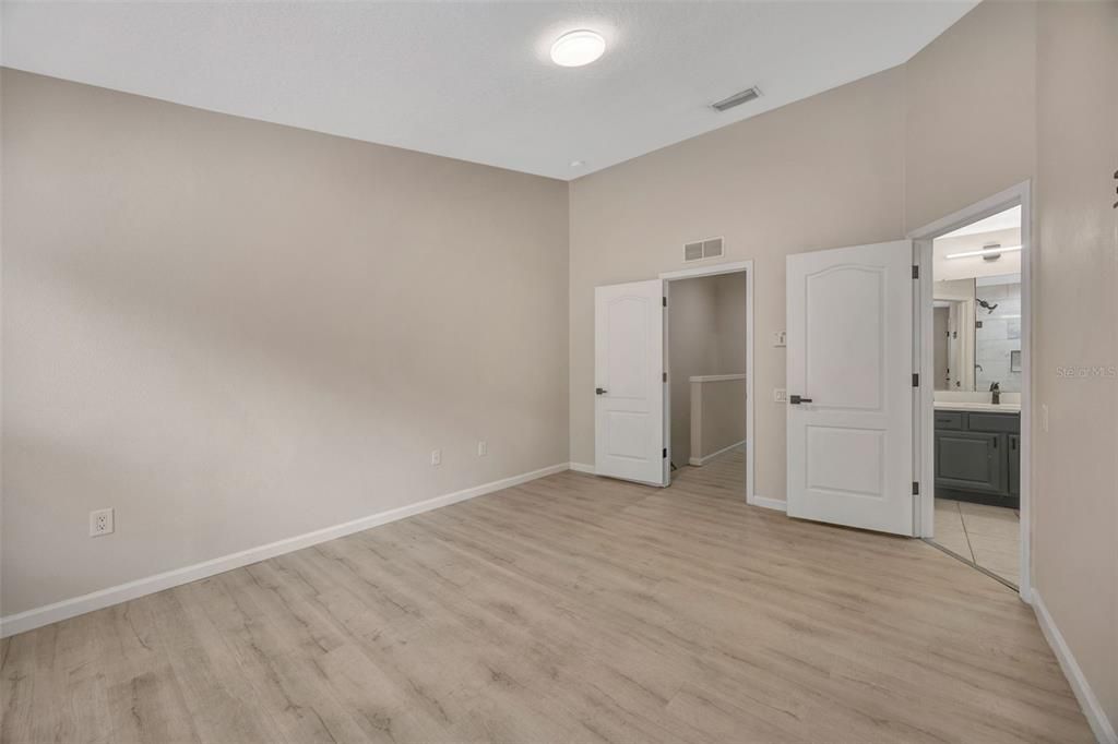 合同活跃: $2,300 (3 贝兹, 2 浴室, 1644 平方英尺)