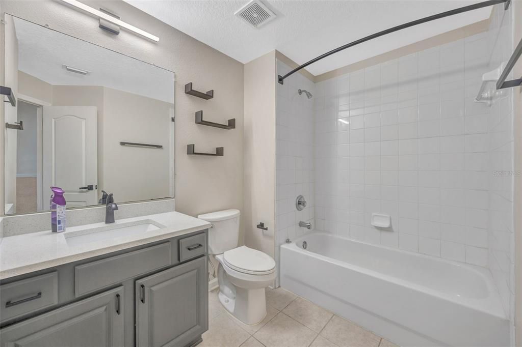 合同活跃: $2,300 (3 贝兹, 2 浴室, 1644 平方英尺)