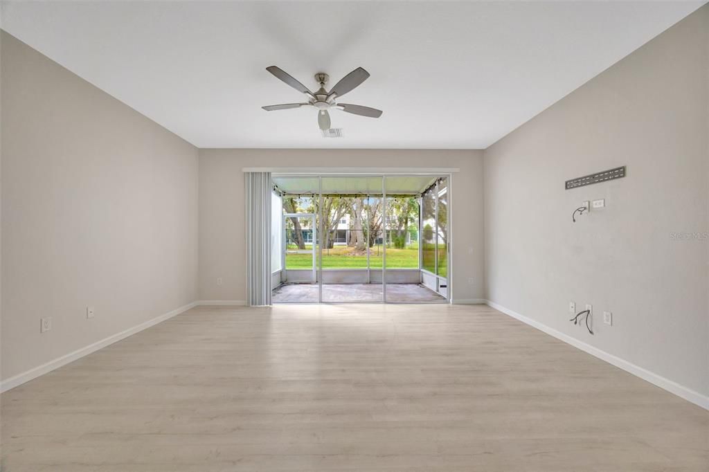 合同活跃: $2,300 (3 贝兹, 2 浴室, 1644 平方英尺)