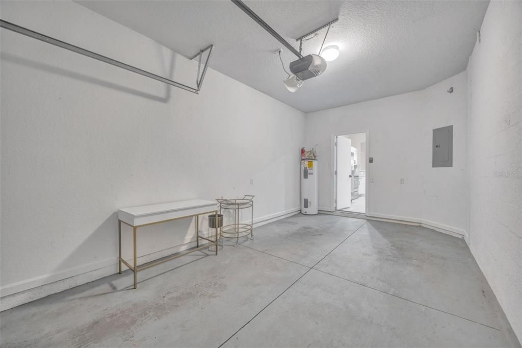 合同活跃: $2,300 (3 贝兹, 2 浴室, 1644 平方英尺)