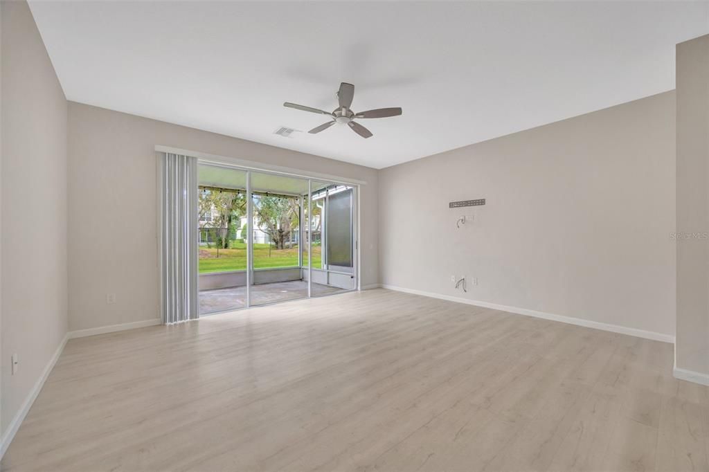 合同活跃: $2,300 (3 贝兹, 2 浴室, 1644 平方英尺)