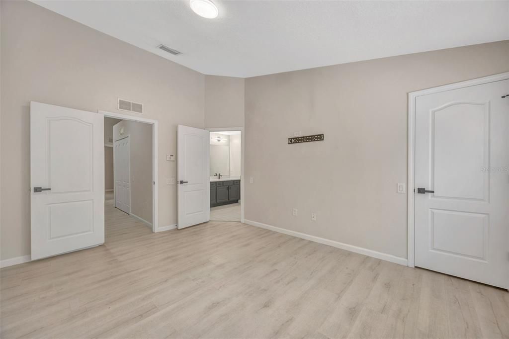 合同活跃: $2,300 (3 贝兹, 2 浴室, 1644 平方英尺)