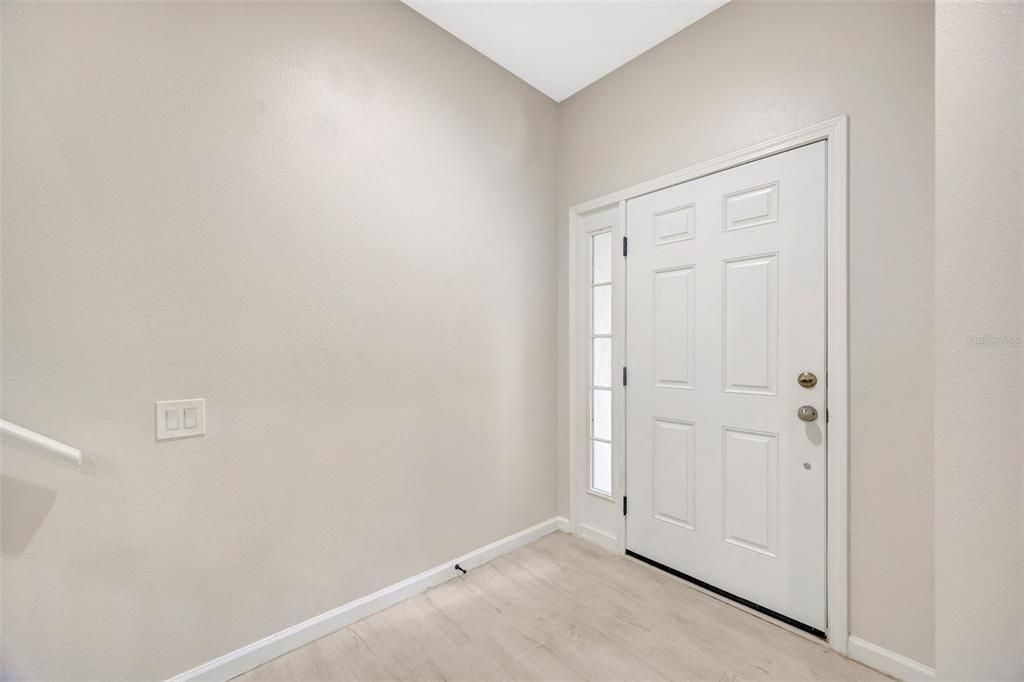 合同活跃: $2,300 (3 贝兹, 2 浴室, 1644 平方英尺)