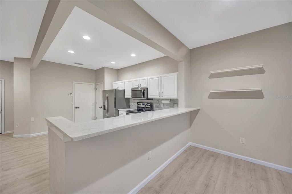 合同活跃: $2,300 (3 贝兹, 2 浴室, 1644 平方英尺)