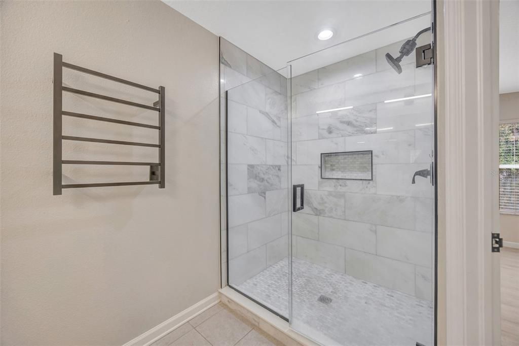 合同活跃: $2,300 (3 贝兹, 2 浴室, 1644 平方英尺)