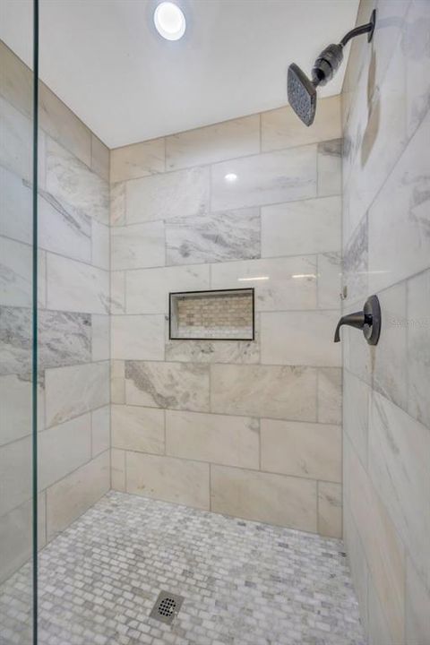 合同活跃: $2,300 (3 贝兹, 2 浴室, 1644 平方英尺)