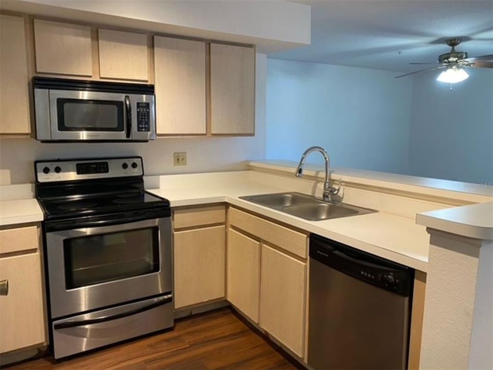 出租: $1,600 (2 贝兹, 2 浴室, 1133 平方英尺)