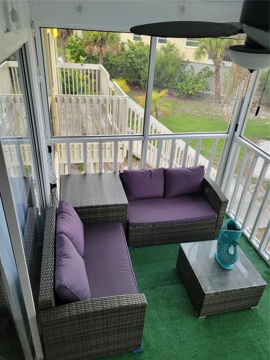 For Sale: $395,000 (2 beds, 2 baths, 946 Square Feet)