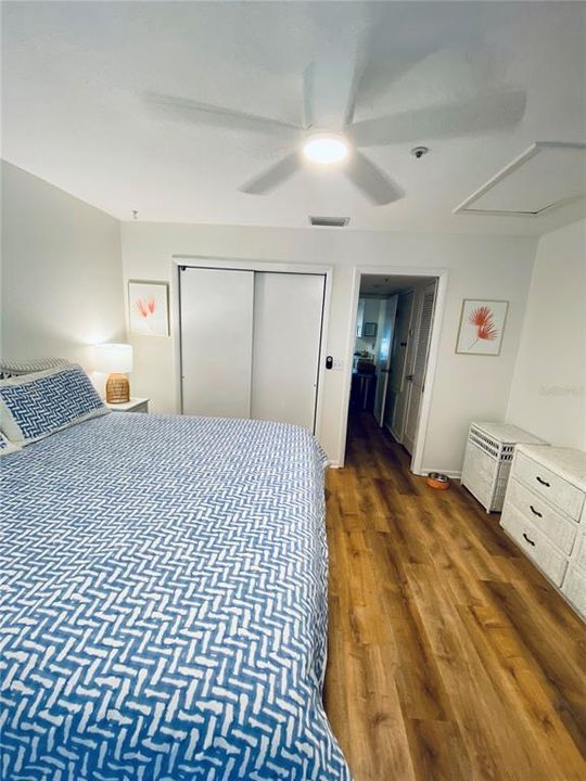 For Sale: $395,000 (2 beds, 2 baths, 946 Square Feet)