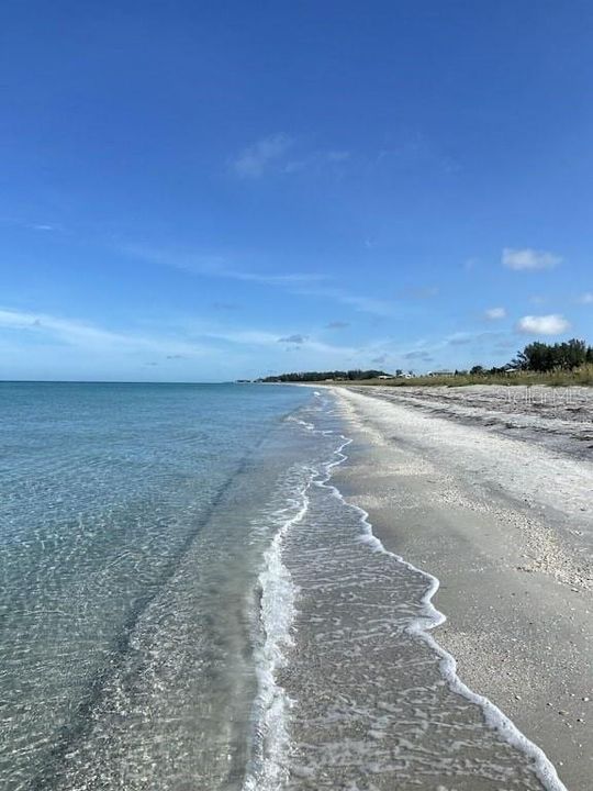 For Sale: $395,000 (2 beds, 2 baths, 946 Square Feet)