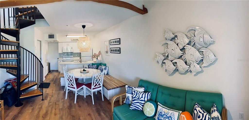 For Sale: $395,000 (2 beds, 2 baths, 946 Square Feet)