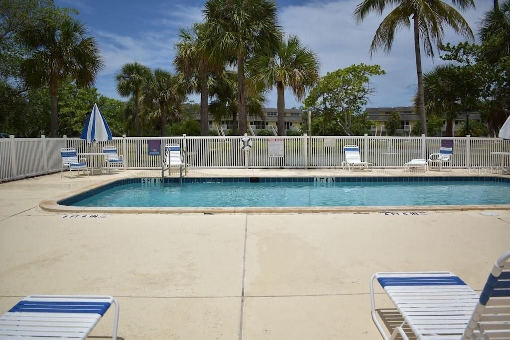 For Sale: $395,000 (2 beds, 2 baths, 946 Square Feet)