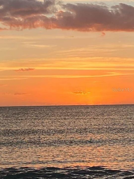 For Sale: $395,000 (2 beds, 2 baths, 946 Square Feet)