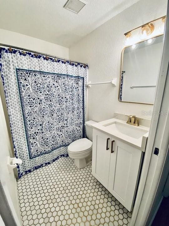 For Sale: $395,000 (2 beds, 2 baths, 946 Square Feet)