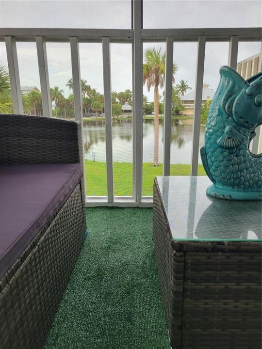 For Sale: $395,000 (2 beds, 2 baths, 946 Square Feet)