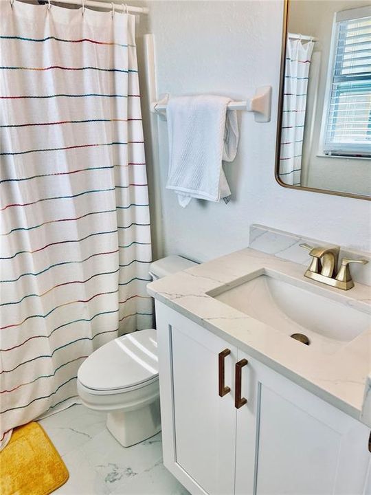 For Sale: $395,000 (2 beds, 2 baths, 946 Square Feet)