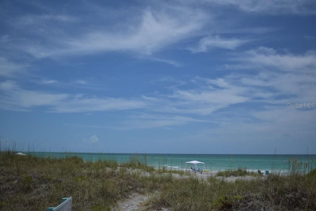 For Sale: $395,000 (2 beds, 2 baths, 946 Square Feet)