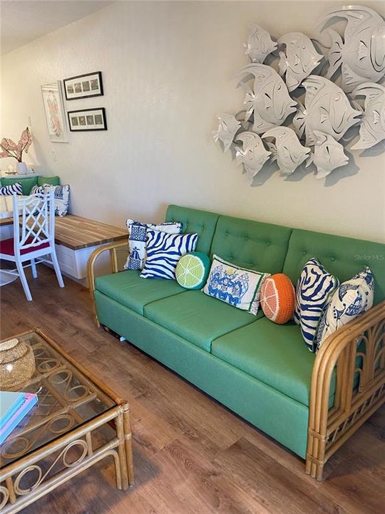 For Sale: $395,000 (2 beds, 2 baths, 946 Square Feet)