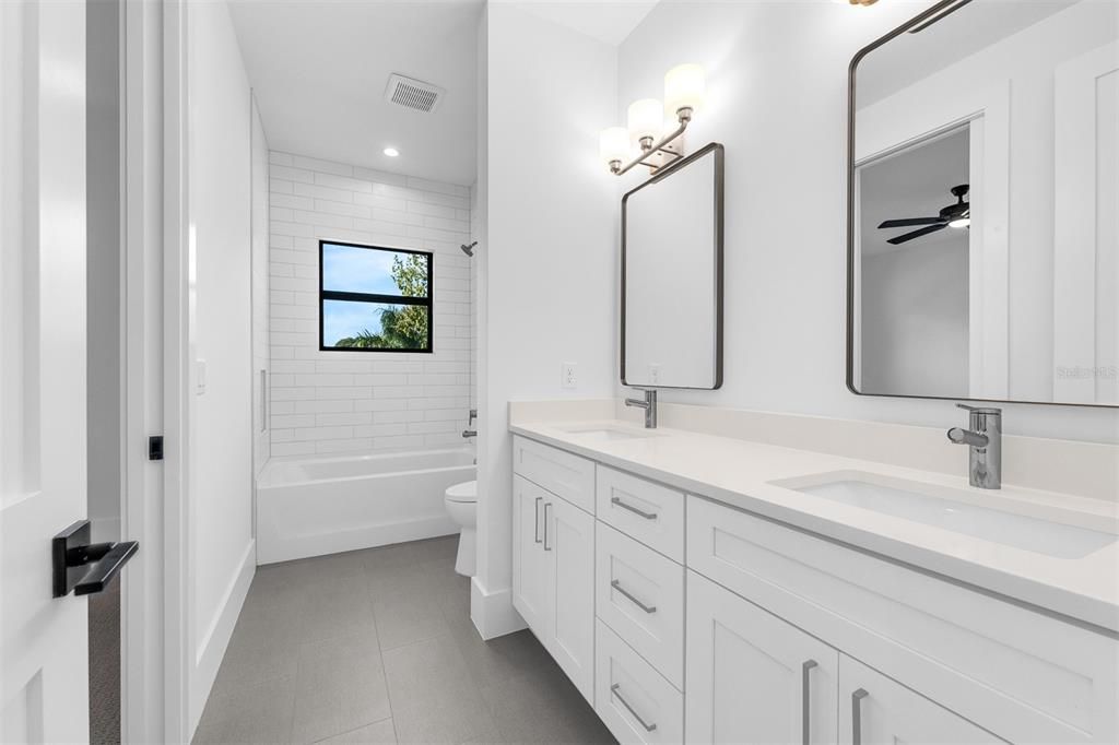 En Venta: $1,249,900 (4 camas, 3 baños, 2984 Pies cuadrados)