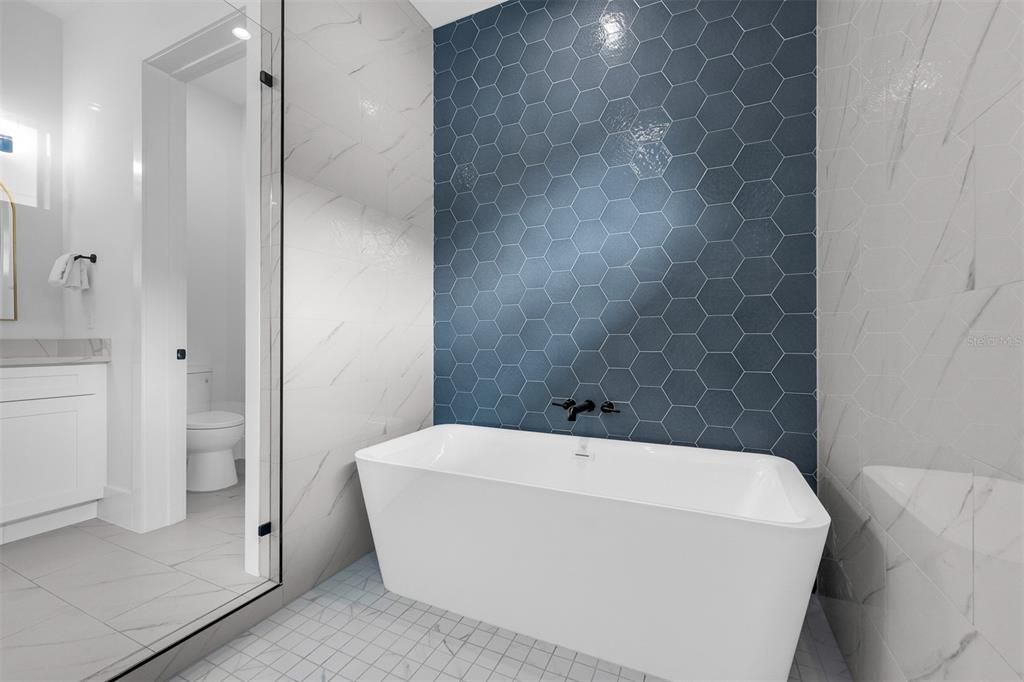 En Venta: $1,249,900 (4 camas, 3 baños, 2984 Pies cuadrados)