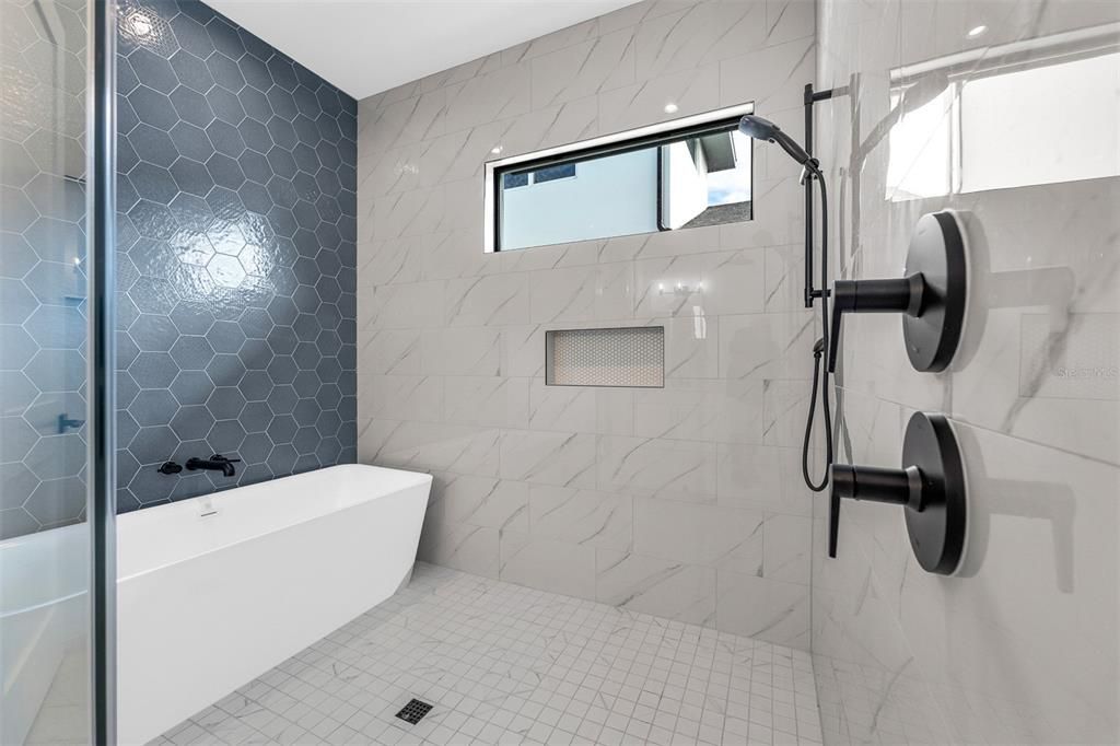 En Venta: $1,249,900 (4 camas, 3 baños, 2984 Pies cuadrados)