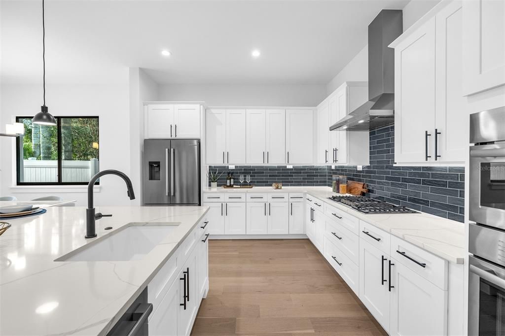 En Venta: $1,249,900 (4 camas, 3 baños, 2984 Pies cuadrados)